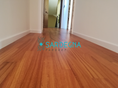 posa parquet doussiè + montaggio battiscopa bianco