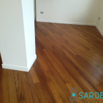 Posa parquet prefinito incollato in iroko